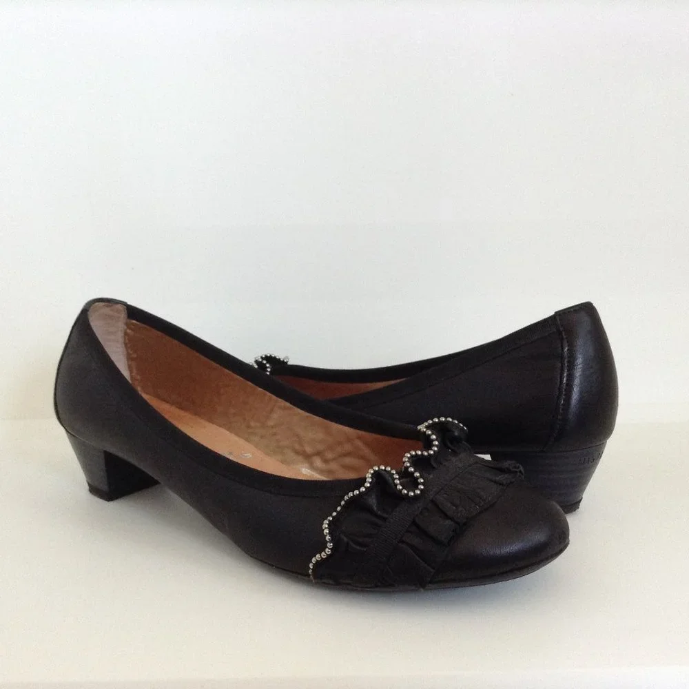 Hispanitas Black Leather Ruffle Zipper Low Heel Pumps Spain 39 US 8.5 Balletcore